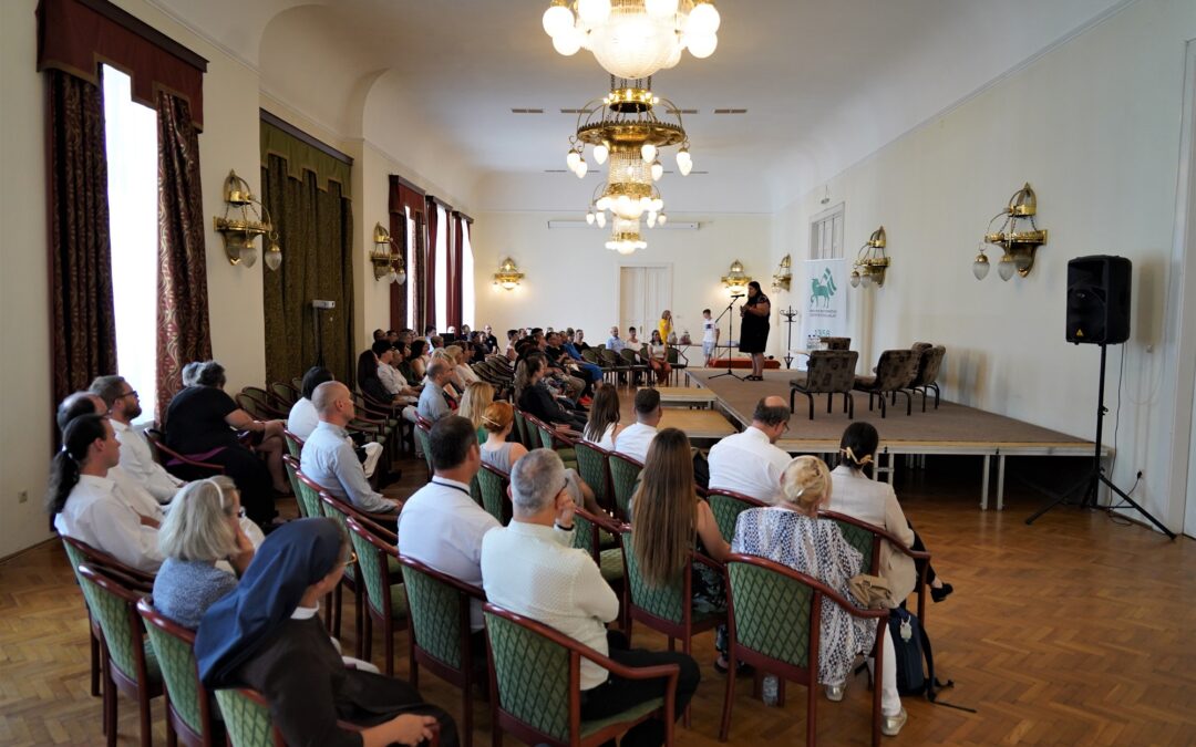 A HÉTFA szakértője előadást tartott Válaszút Komplex Digitális Program eredményeiről a Magyar Református Szeretetszolgálat által rendezett konferencián